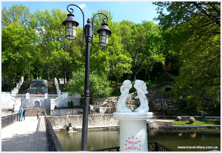 Сквер Лебединое озеро