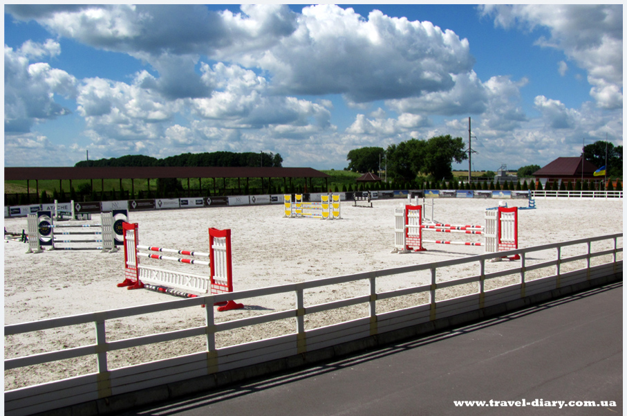 Конный комплекс в Жшкове